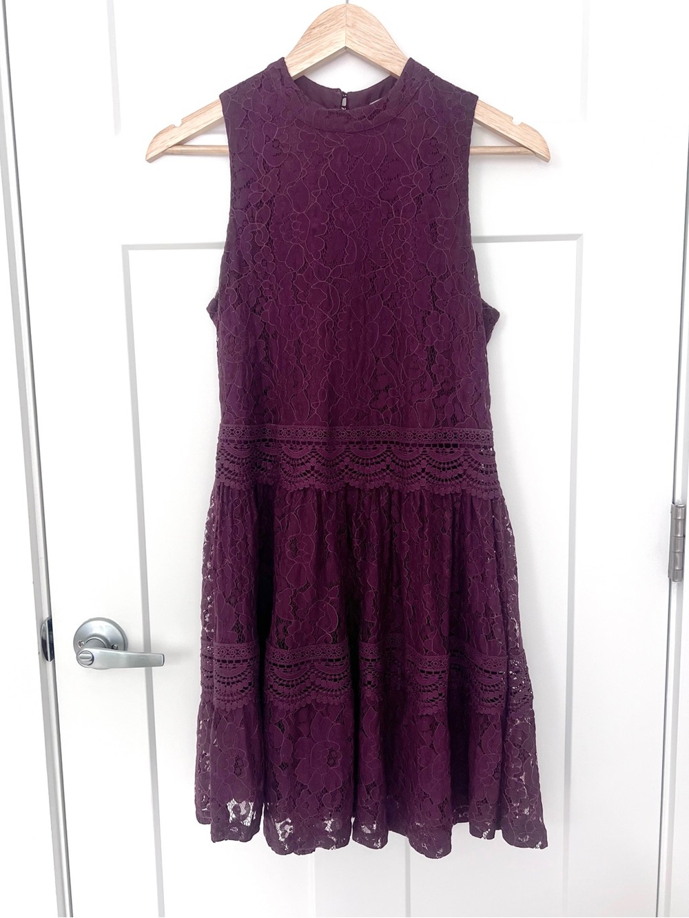 Lace Sleeveless Fit-and-Flare Dress - Small